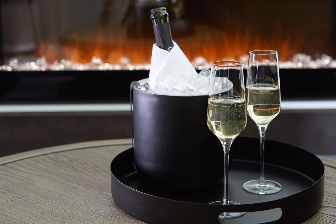 124 On Queen Hotel & Spa Niagara-on-the-Lake Exteriör bild Champagne