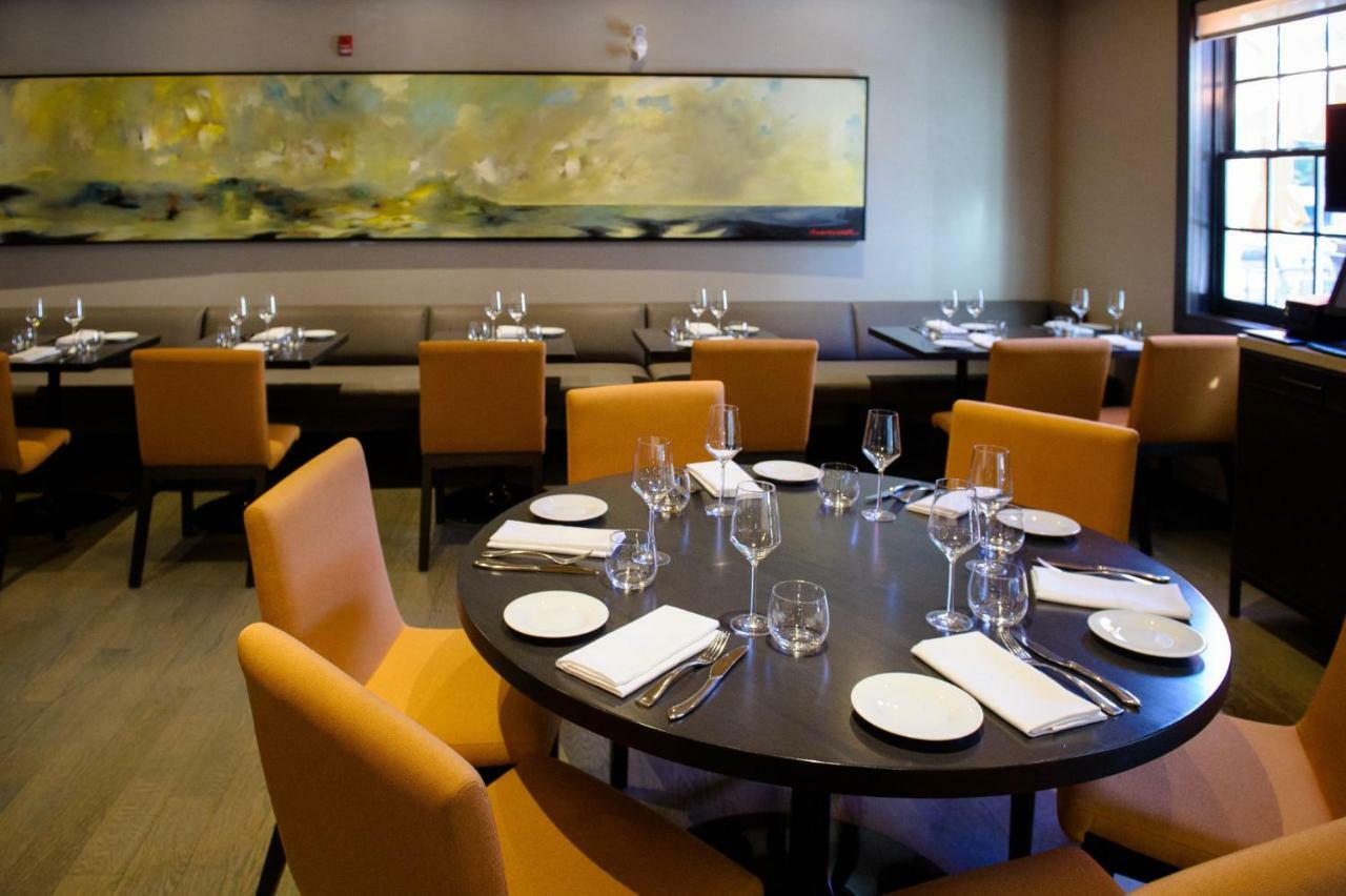 124 On Queen Hotel & Spa Niagara-on-the-Lake Exteriör bild Interior of the restaurant