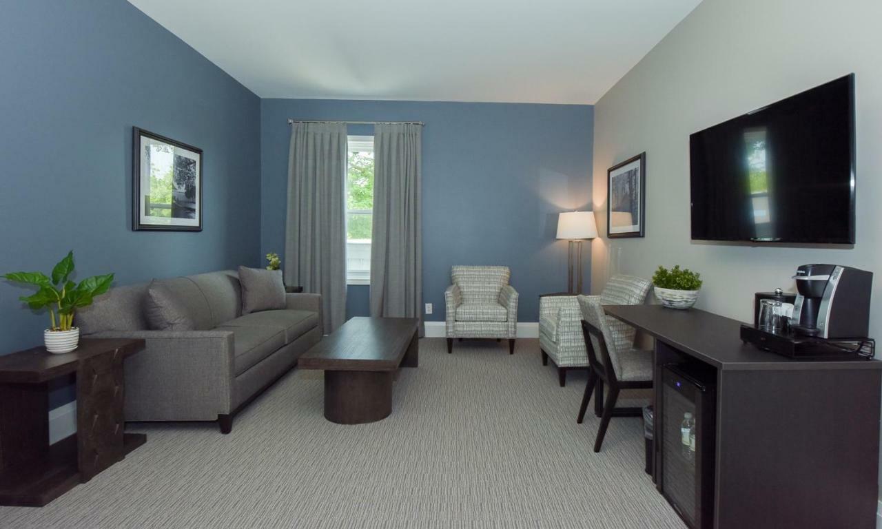 124 On Queen Hotel & Spa Niagara-on-the-Lake Exteriör bild A typical hotel room