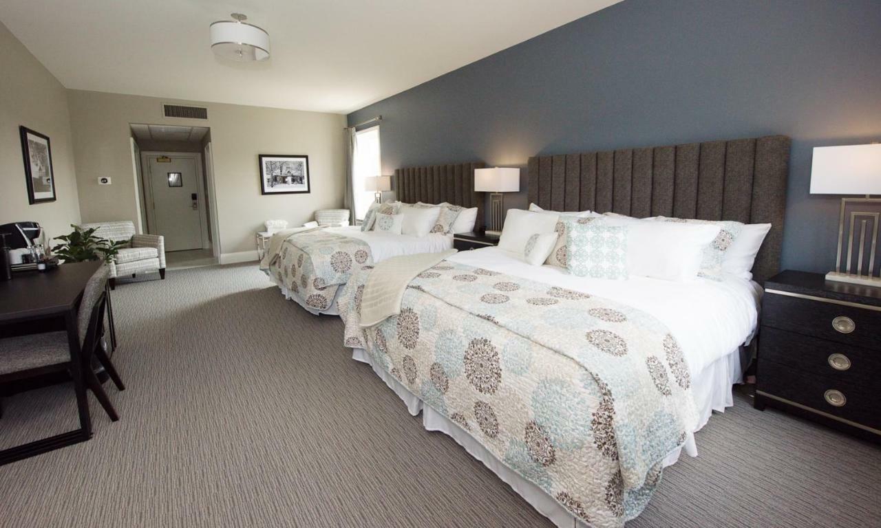 124 On Queen Hotel & Spa Niagara-on-the-Lake Exteriör bild A guest room at the Hotel Vermont