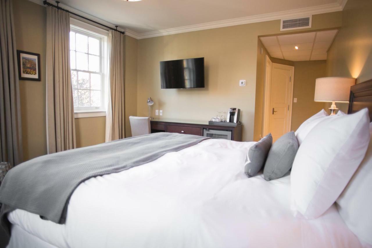 124 On Queen Hotel & Spa Niagara-on-the-Lake Exteriör bild A room at the Inn at 97W