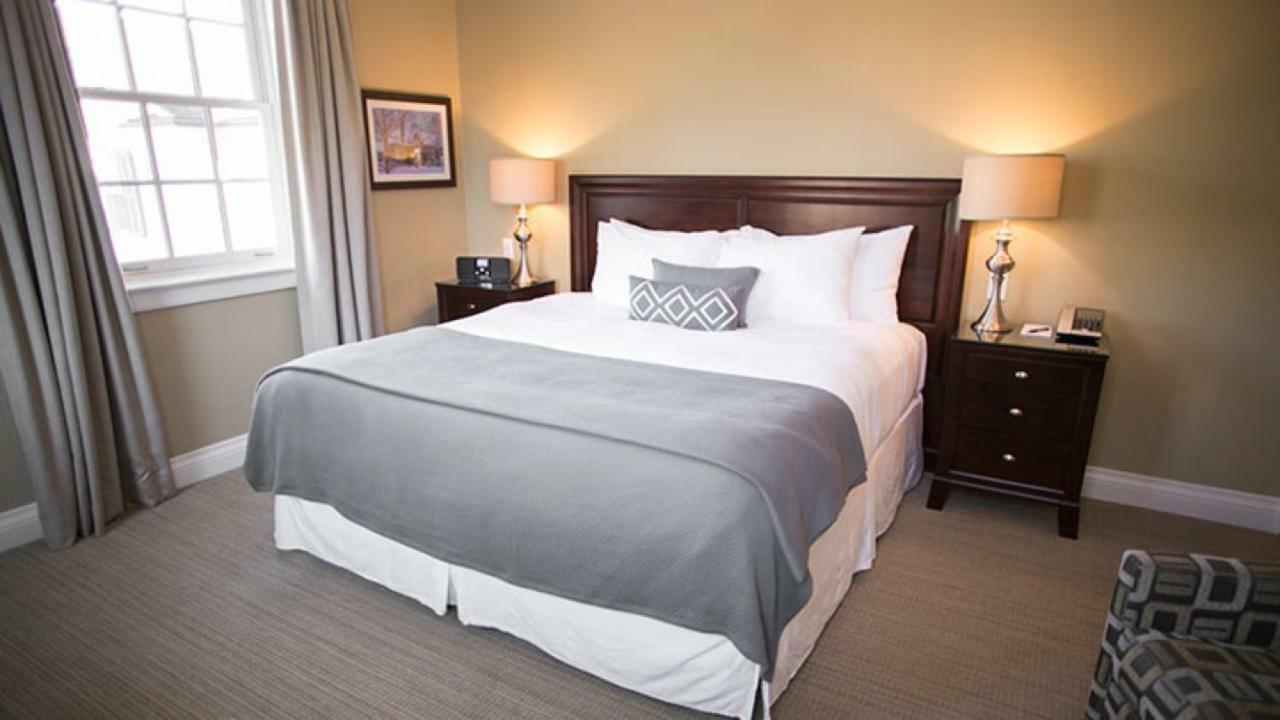 124 On Queen Hotel & Spa Niagara-on-the-Lake Exteriör bild A guest room at the Inn at St. John's